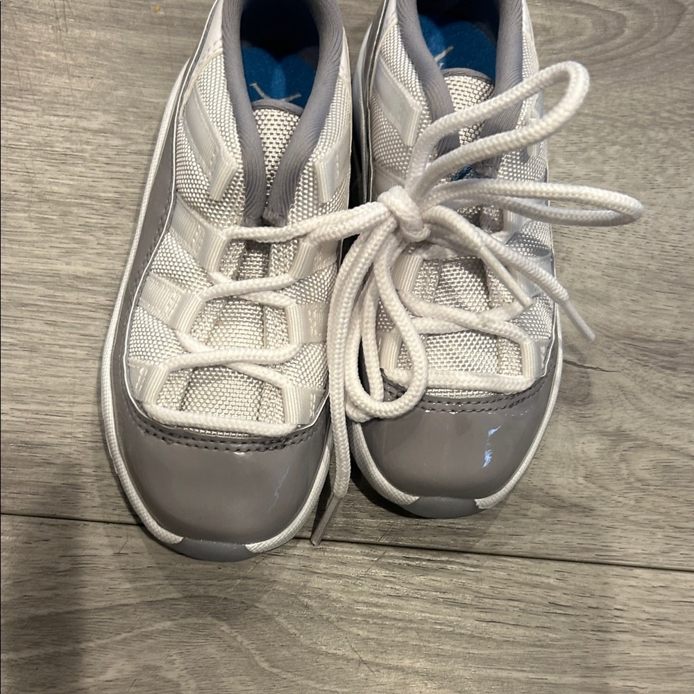 NWOT Nike Kids Air Jordan Retro 11 Low - Grey and White with Ice Blue Sole - Picture 10 of 13